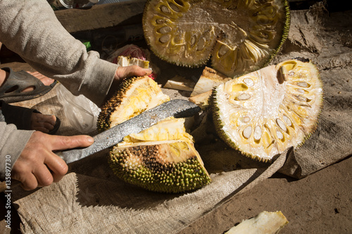 Peel the jackfruit
