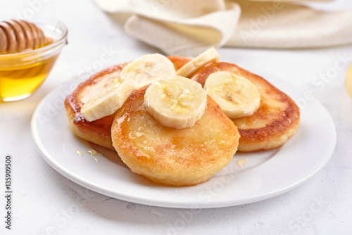 Pancakes with banana slices