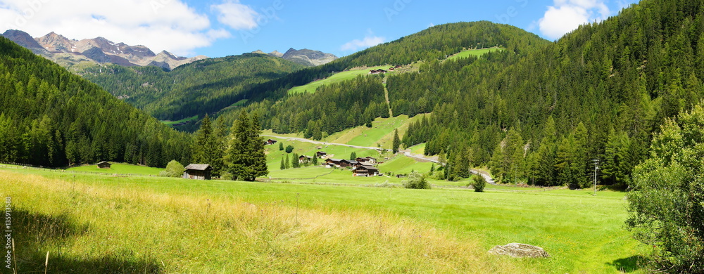 Φωτογραφία Ultental in der Nähe von Meran in Südtirol Panorama im Sommer