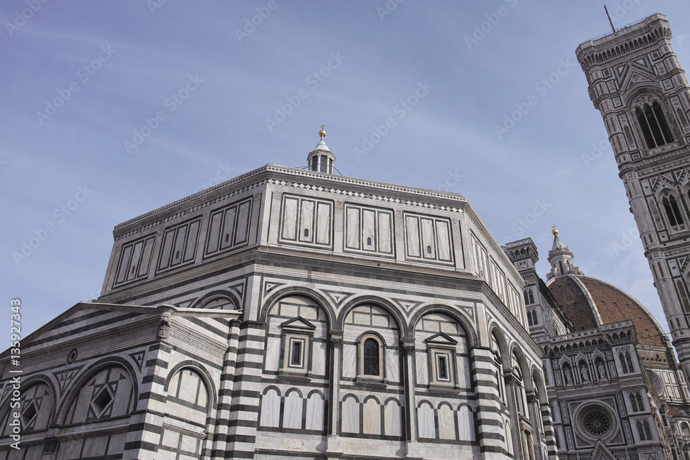 Photo of the Duomo di Firenze taken on a sunny morning.
