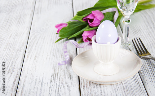 easter table settings with fresh tulips