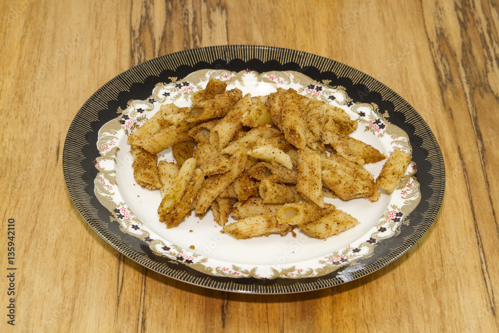 Frisch Panierte und gebratene Nudel