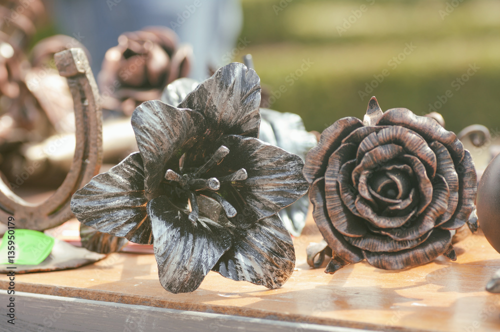 Fotografie rose flower shaped from iron by a blacksmith