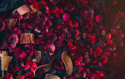 Fototapeta Naklejka Na Ścianę i Meble -  tropical rose petals tea