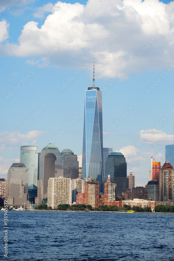 Obraz premium Manhattan skyline in the water front