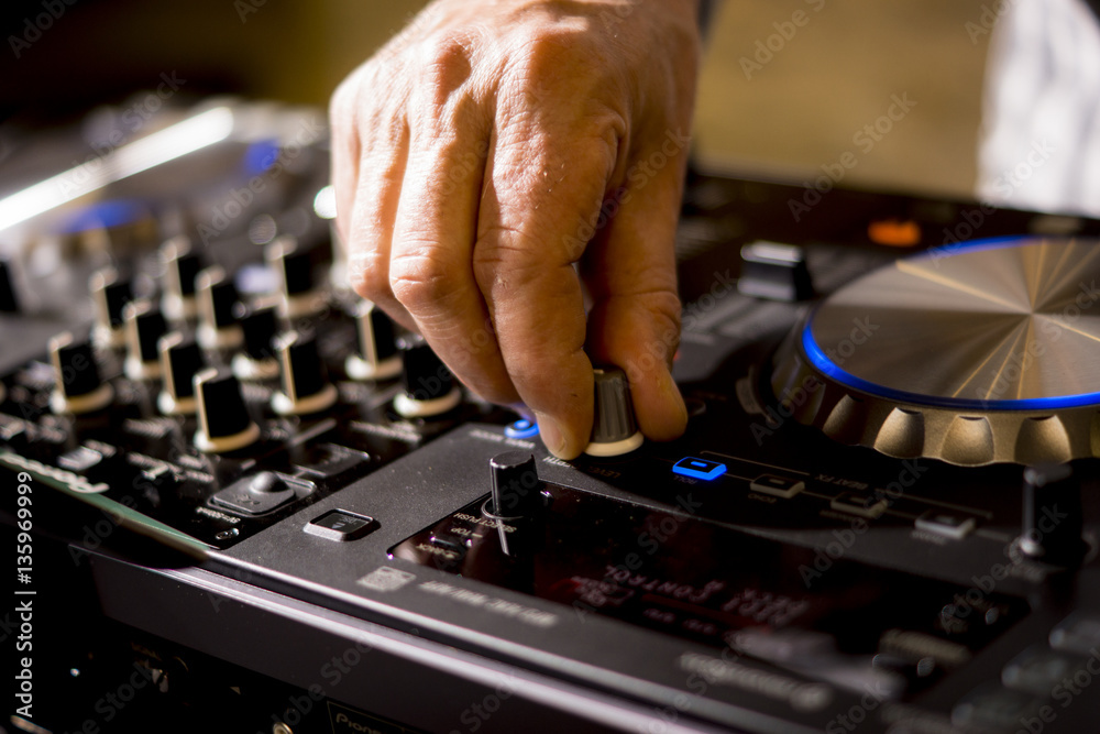 Música de fiesta con DJ Música de fiesta con DJ