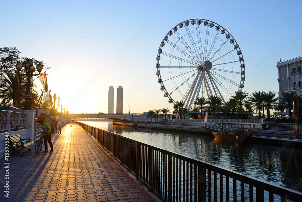 Obraz premium Al Qasba canal and Eye of the Emirates wheel in Sharjah