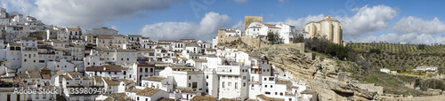 vistas panorámicas del municipio de Setenil de las Bodegas en la provincia de Cádiz, Andalucía photo
