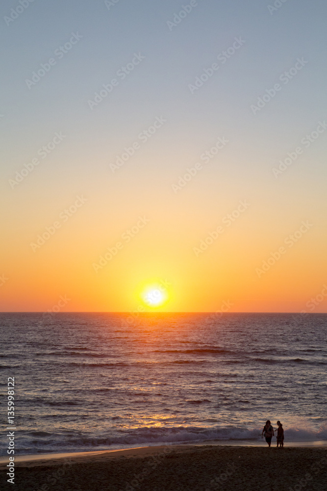 フランス南西部　ビスカロス海岸の夕日