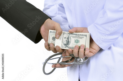 Businessman secretly handed the money to the doctor. Corruption