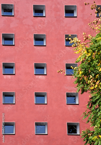 Impresssion einer Gebäudefassade mit Fenstern