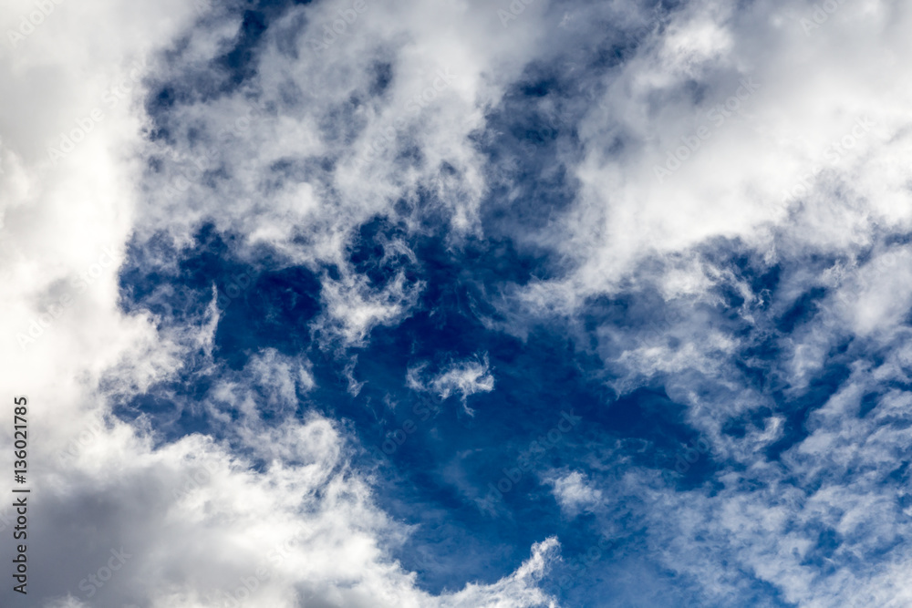 Obraz premium rain cloud in the bright sun