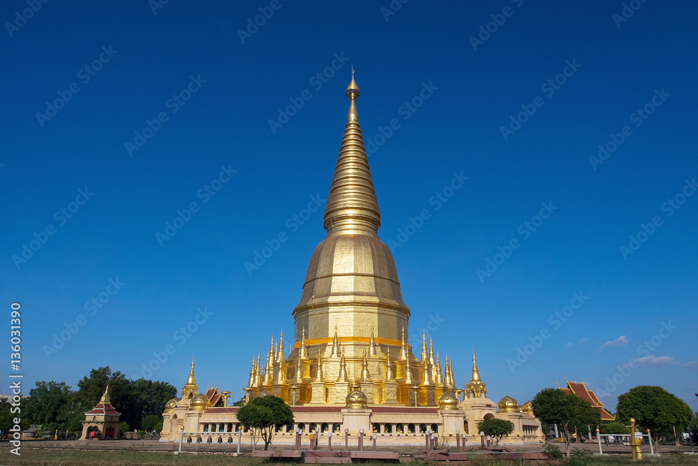 Fototapeta premium Phra Mahathat Chedi Sri Wiang Chai pagoda,Li, Changwat Lamphun,T