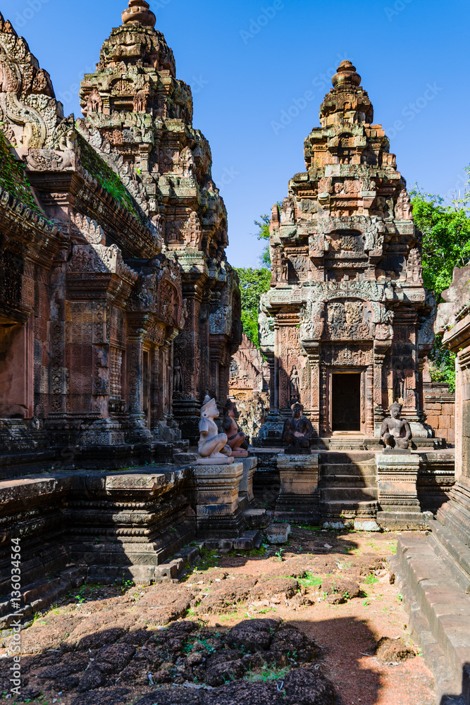 Naklejka premium Towers and Buddha Statues of Banteay Srei 
