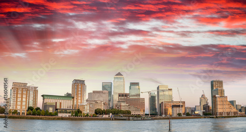 Sunset colors over Canary Wharf skyline, London - UK © jovannig
