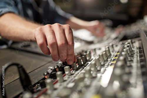 Slika na platnu man using mixing console in music recording studio