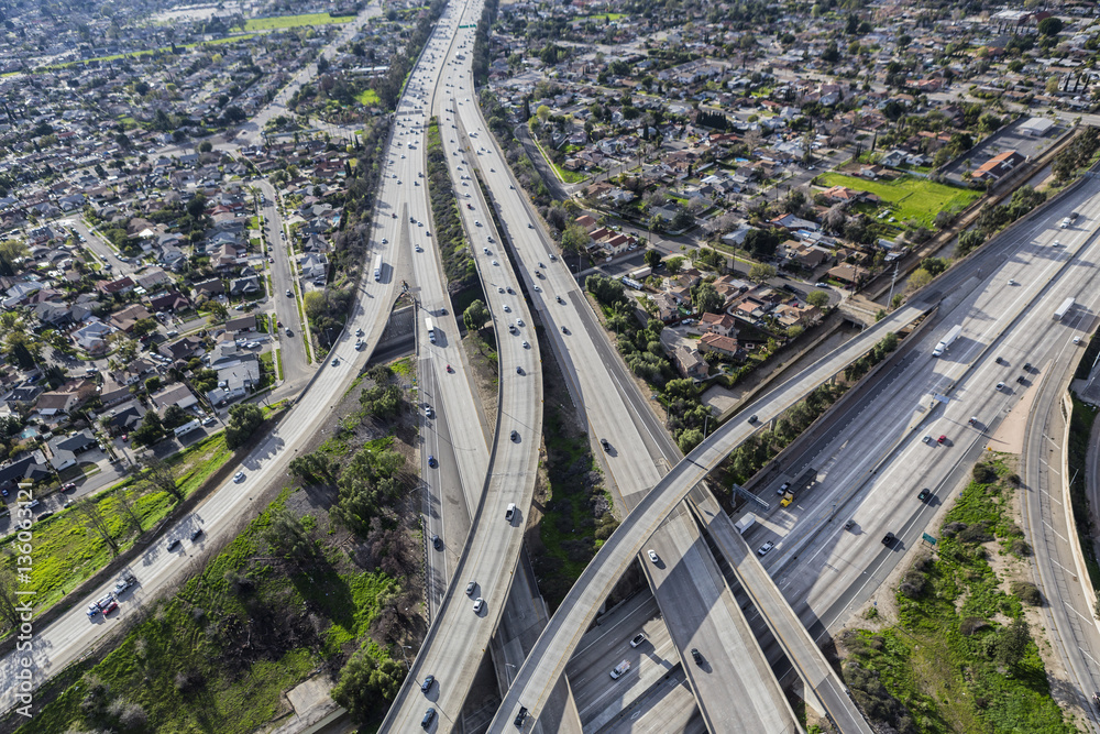 Fototapeta premium Golden State 5 and Route 118 freeway crossing in the San Fernando Valley area of Los Angeles, California.