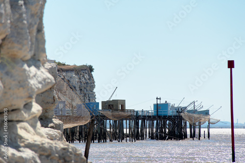 Carrelets et falaises photo