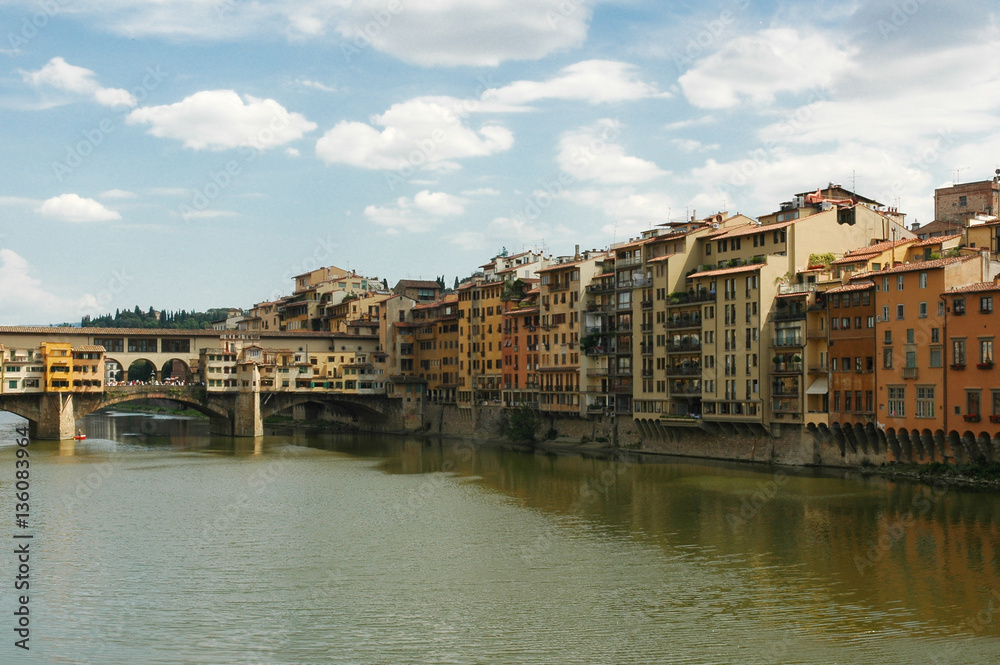 Fluß Arno und Ponte Vecchio