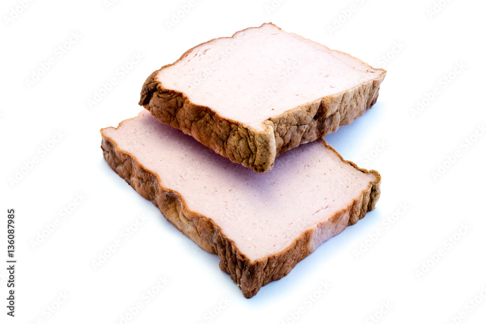 Fleischkäse isoliert auf weiß Fleischkäse isoliert auf weiß