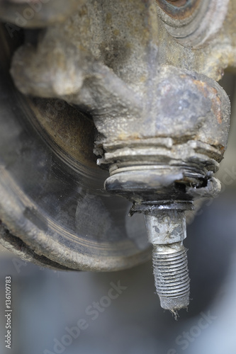 repair of a car front suspension