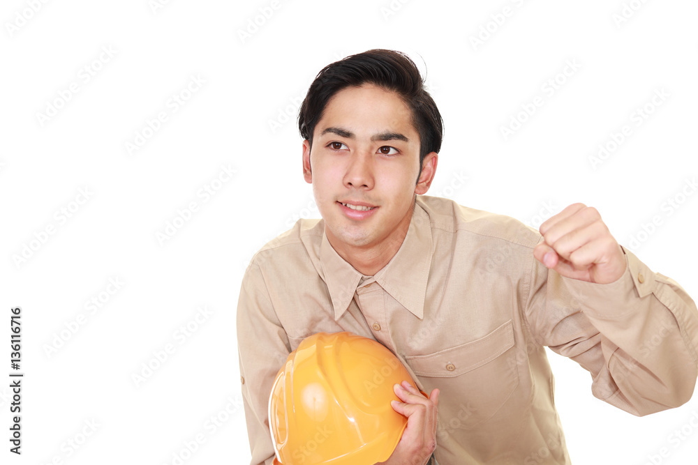 ガッツポーズの作業員
