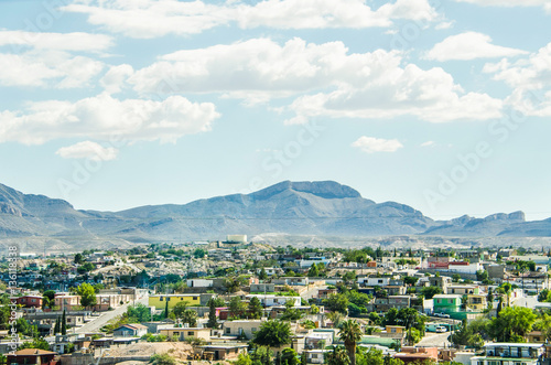 Картината върху платно Ciudad Juárez in Mexico cityscape or skyline, viewed from borde