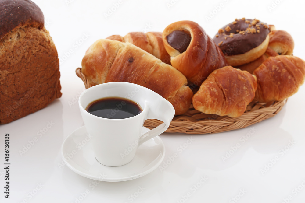 おいしそうなパンとコーヒー おいしそうなパンとコーヒー