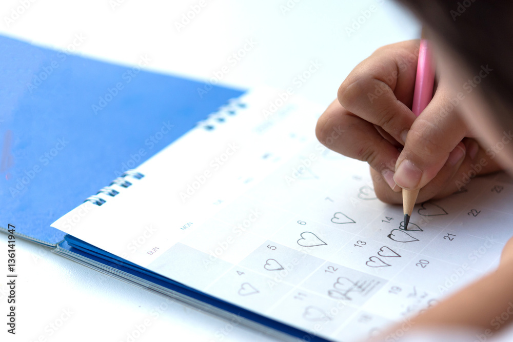 Little girl written heart thumbtack in date of February 14 Valen