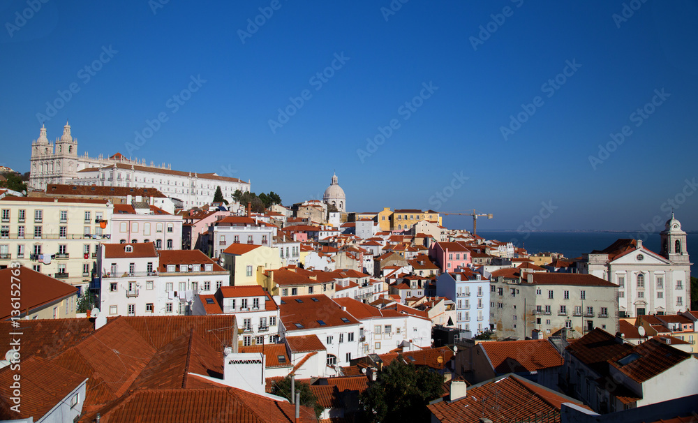 Blick auf  Alfama in Lissabon, Portugal.