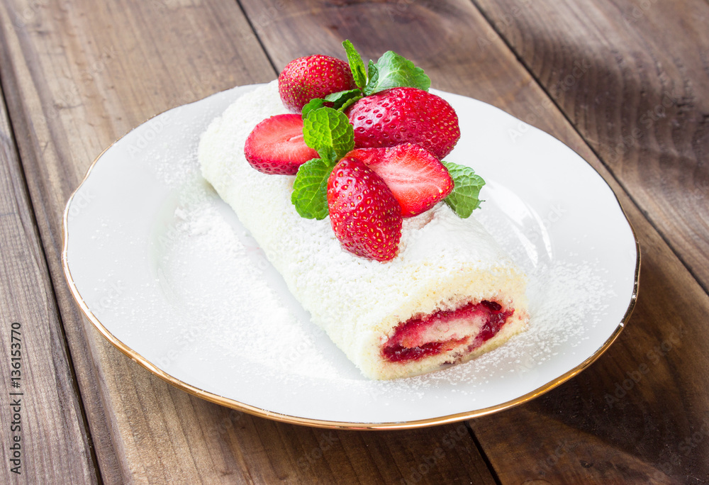 Homemade Sweet roll with Strawberry jam and berries