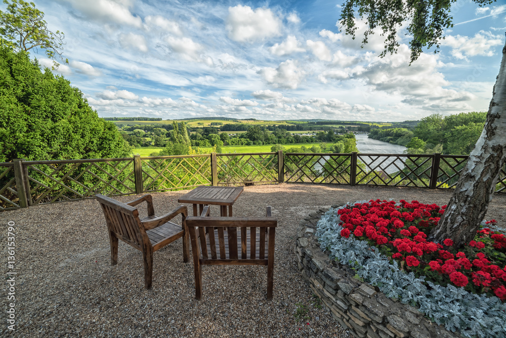 Rest place with view for Thames river