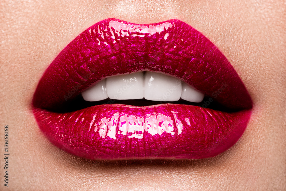 Sexy Lips. Beauty Red Lips Makeup Detail. Beautiful Make-up Closeup. Sensual Open Mouth. lipstick or Lipgloss - obrazy, fototapety, plakaty 
