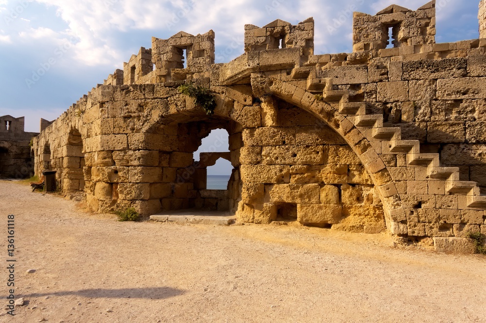 A l'intérieur des fortifications (Rhodes, Grèce).