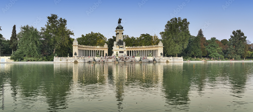 Fototapeta premium Madrid (Spain): Park of Buen Retiro
