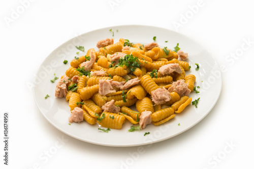 Durum wheat semolina pasta with turmeric and tuna