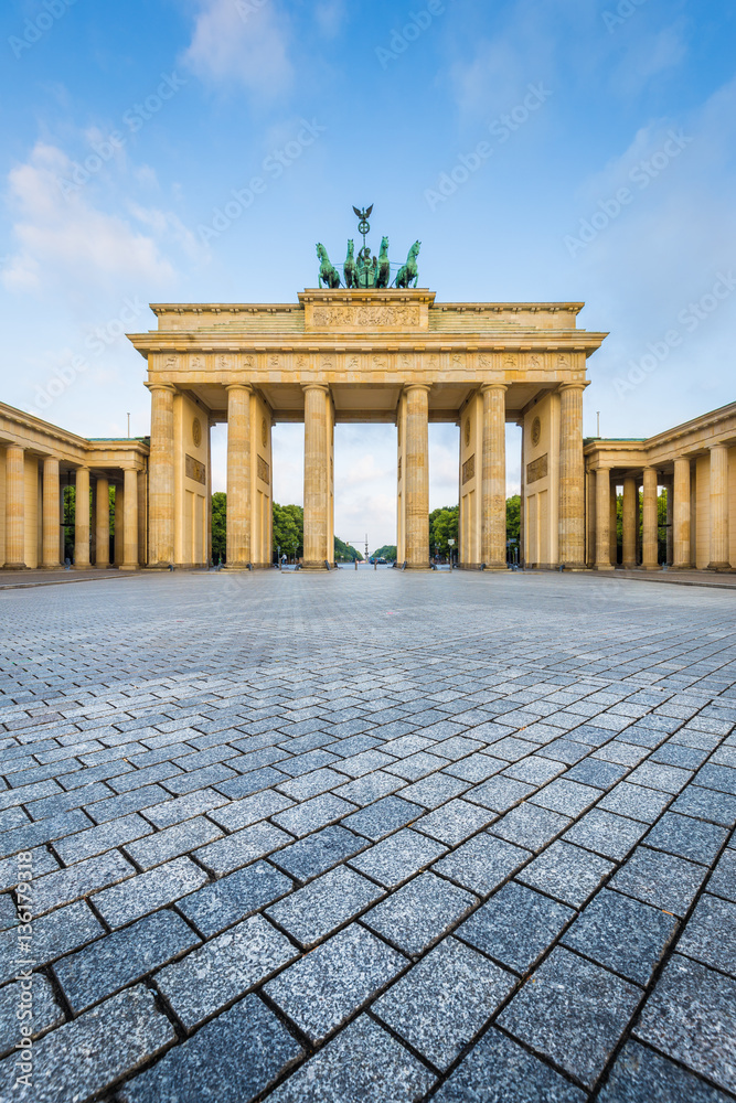 Fototapeta premium Brama Brandenburska o wschodzie słońca, Berlin, Niemcy