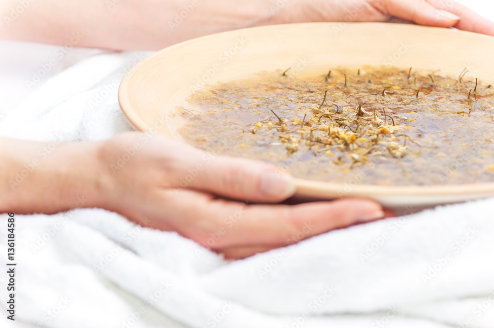 Kamilleaufguss, Wellness für die Sinne und Körper. Saubere Haut Kamilleaufguss, Wellness für die Sinne und Körper. Saubere Haut