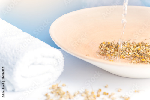 Kamilleaufguss, Wellness für die Sinne und Körper. Saubere Haut