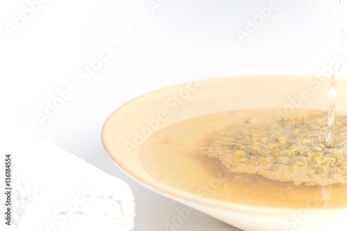 Kamilleaufguss, Wellness für die Sinne und Körper. Saubere Haut