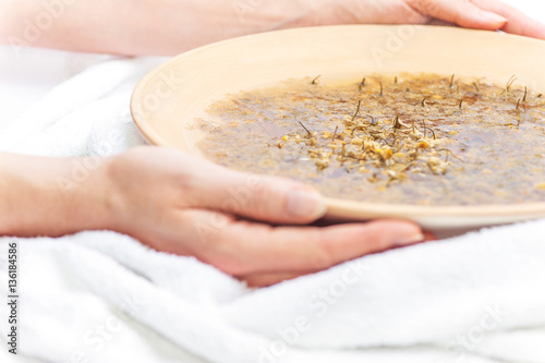 Kamilleaufguss, Wellness für die Sinne und Körper. Saubere Haut