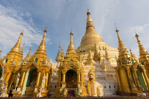 The Shwedagon Pagoda in Myanmar © Stéphane Bidouze