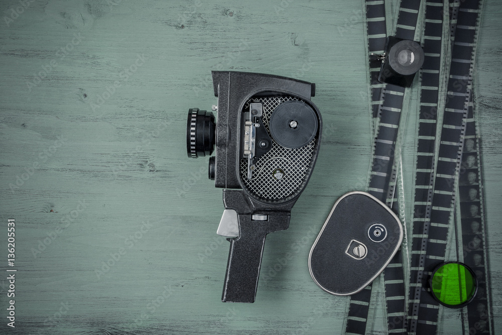 Fototapeta premium Old movie camera and film