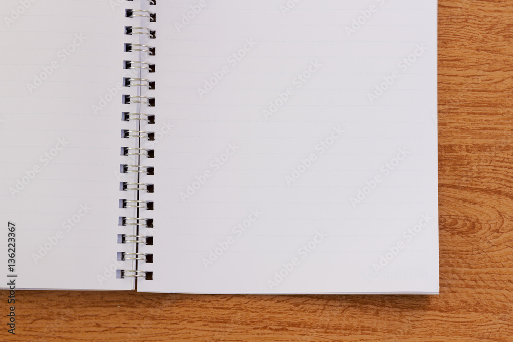 The white paper notes on the wooden floor. The white paper notes on the wooden floor.