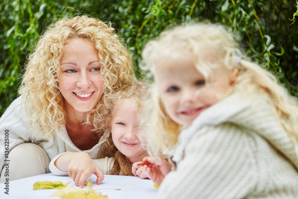 Kinder basteln und malen mit Frau Kinder basteln und malen mit Frau