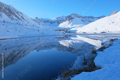 Lac de Tignes. France. Alpes. photo