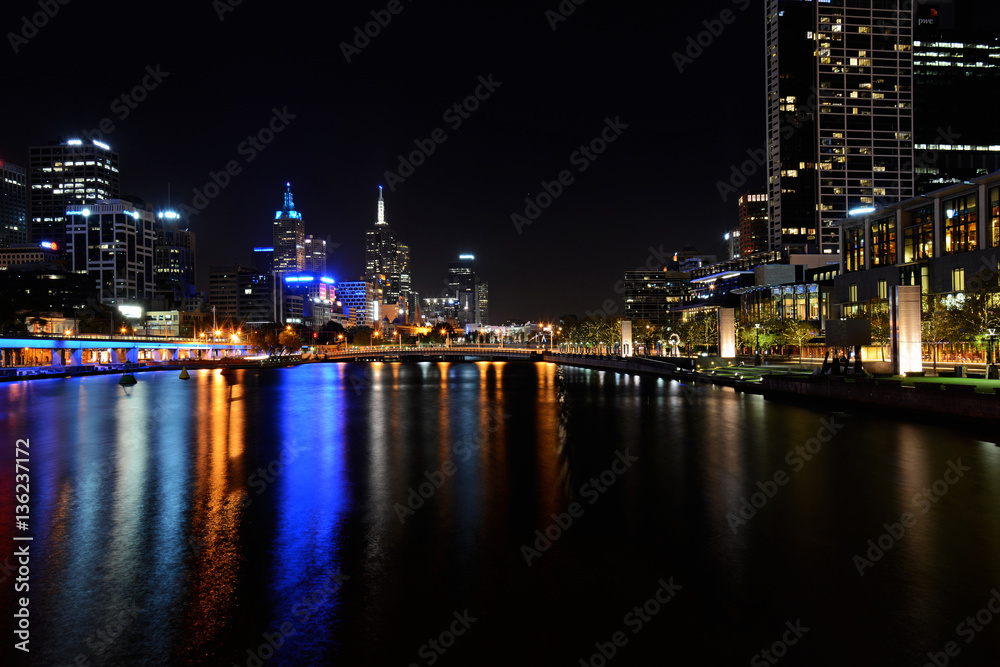 Veduta di Melbourne Australia di sera