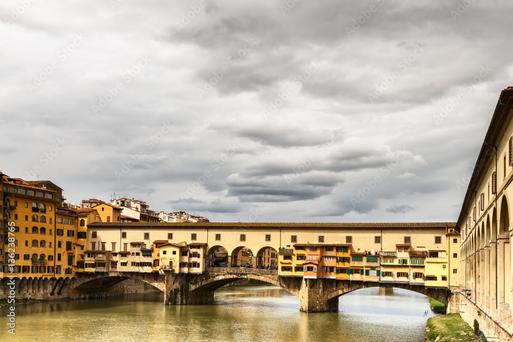 The smelly bridge of the middle Ages turned into the most pathetic sights of Florence