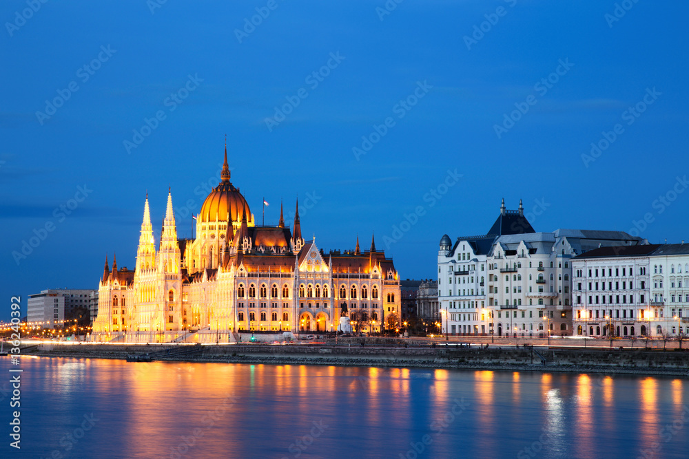 Obraz premium Budapest Parliament at Dusk, Hungary