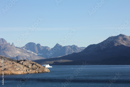 De ongerepte bergen van Groenland photo